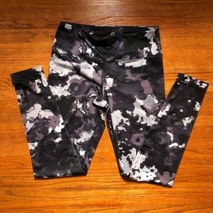 90 Degree Gray Camouflage yoga pants Size S